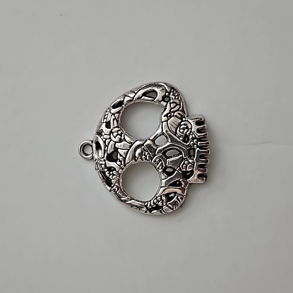 Skull pendant